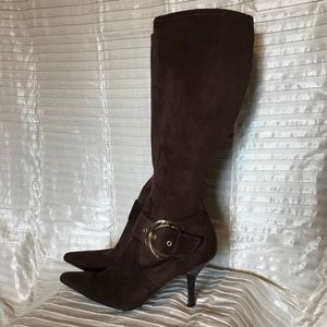 ⭐️Guess by Marciano 10M suede heeled brown boots.